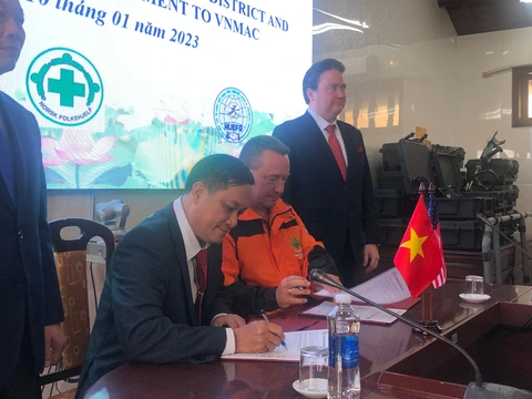 Đường lên đồi thịt băm đã sạch bom mìn - Ảnh 2. Đường lên đồi thịt băm đã sạch bom mìn - Ảnh 2.