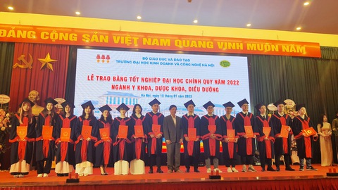 Sinh viên y khoa khóa đầu Trường ĐH Kinh doanh và Công nghệ Hà Nội tốt nghiệp - Ảnh 1. Sinh viên y khoa khóa đầu Trường ĐH Kinh doanh và Công nghệ Hà Nội tốt nghiệp - Ảnh 1.