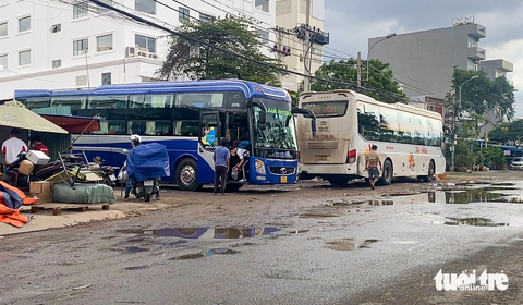 TP.HCM hạn chế xe giường nằm, xe dù rầm rộ ở vành đai - Ảnh 4. TP.HCM hạn chế xe giường nằm, xe dù rầm rộ ở vành đai - Ảnh 4.