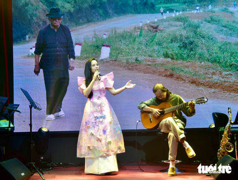 Kim Cương, O Sen Ngọc Mai, Tấn Sơn... tưởng nhớ nhạc sĩ Phạm Duy - Ảnh 1. Kim Cương, O Sen Ngọc Mai, Tấn Sơn... tưởng nhớ nhạc sĩ Phạm Duy - Ảnh 1.