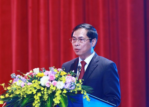 Thủ tướng: Đội ngũ ngoại giao Việt Nam đang ở vào điểm rơi phong độ - Ảnh 4. Thủ tướng: Đội ngũ ngoại giao Việt Nam đang ở vào điểm rơi phong độ - Ảnh 4.
