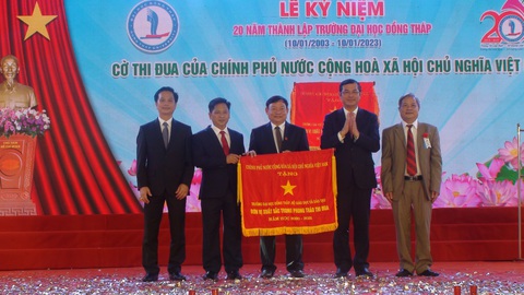 Trường đại học Đồng Tháp nhận kỷ lục Việt Nam - Ảnh 1. Trường đại học Đồng Tháp nhận kỷ lục Việt Nam - Ảnh 1.