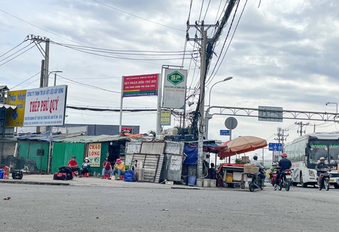 TP.HCM hạn chế xe giường nằm, xe dù rầm rộ ở vành đai - Ảnh 3. TP.HCM hạn chế xe giường nằm, xe dù rầm rộ ở vành đai - Ảnh 3.