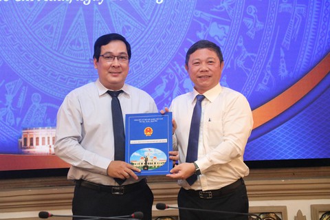Nhà báo Đinh Đức Thọ và Nguyễn Thái Bình làm phó tổng biên tập báo Pháp Luật TP.HCM - Ảnh 2. Nhà báo Đinh Đức Thọ và Nguyễn Thái Bình làm phó tổng biên tập báo Pháp Luật TP.HCM - Ảnh 2.