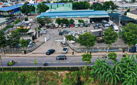 Quang cảnh khám xét - Ảnh: A LỘC Quang cảnh khám xét - Ảnh: A LỘC