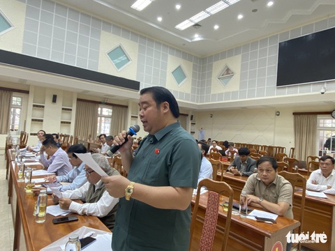 Bạn đọc góp ý: ông Nguyễn Viết Dũng nên rút lui trước khi bị bãi nhiệm ở HĐND - Ảnh 1. Bạn đọc góp ý: ông Nguyễn Viết Dũng nên rút lui trước khi bị bãi nhiệm ở HĐND - Ảnh 1.