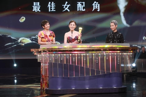 Bị ‘bo bo xì nhiều năm liền, TVB lấy lòng khán giả tại Lễ trao giải TVB 2022 - Ảnh 5. Bị ‘bo bo xì nhiều năm liền, TVB lấy lòng khán giả tại Lễ trao giải TVB 2022 - Ảnh 5.