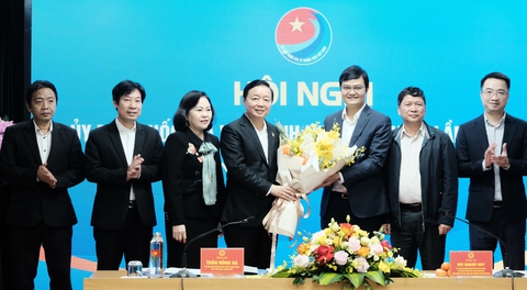 Tin - giao - tạo - cổ với thanh niên - Ảnh 1. Tin - giao - tạo - cổ với thanh niên - Ảnh 1.