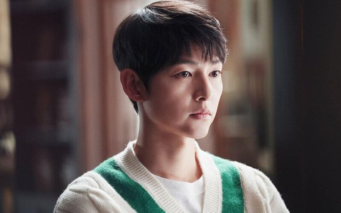 Dương Cẩm Lynh khóc vì nợ 6 tỉ đồng; Phim của Song Joong Ki kết dở tệ - Ảnh 5. Dương Cẩm Lynh khóc vì nợ 6 tỉ đồng; Phim của Song Joong Ki kết dở tệ - Ảnh 5.