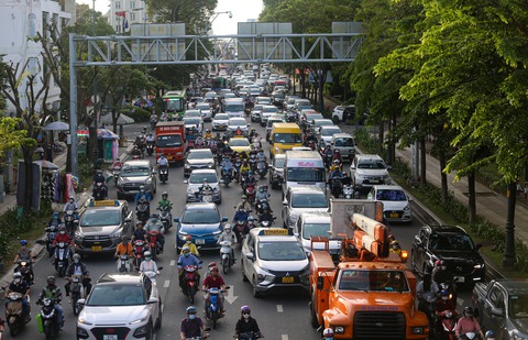 TP.HCM hạn chế xe giường nằm, xe dù rầm rộ ở vành đai - Ảnh 6. TP.HCM hạn chế xe giường nằm, xe dù rầm rộ ở vành đai - Ảnh 6.