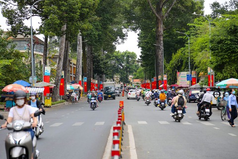 Không khí Tết ngập tràn ở TP.HCM - Ảnh 4. Không khí Tết ngập tràn ở TP.HCM - Ảnh 4.