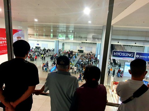 Tết này Việt kiều về quê rất là đông, sau xa cách vì dịch - Ảnh 3. Tết này Việt kiều về quê rất là đông, sau xa cách vì dịch - Ảnh 3.
