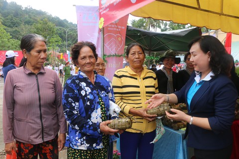 Nơi nào còn khó khăn cần tổ chức Tết nhân ái - Ảnh 4. Nơi nào còn khó khăn cần tổ chức Tết nhân ái - Ảnh 4.