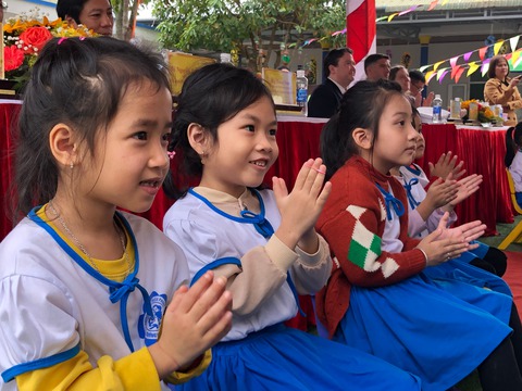 Khánh thành trường mầm non ở Quảng Trị, đại sứ Mỹ nói tiếng Việt gây bất ngờ - Ảnh 4. Khánh thành trường mầm non ở Quảng Trị, đại sứ Mỹ nói tiếng Việt gây bất ngờ - Ảnh 4.