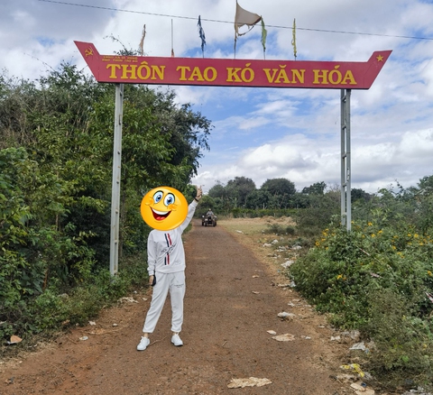 Ảnh vui 11-1: Thôn Tao Kó văn hóa xin chào quý khách! - Ảnh 1. Ảnh vui 11-1: Thôn Tao Kó văn hóa xin chào quý khách! - Ảnh 1.