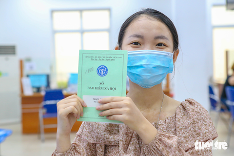 Chính phủ yêu cầu nâng tỉ lệ tham gia bảo hiểm xã hội lên 45% - Ảnh 1. Chính phủ yêu cầu nâng tỉ lệ tham gia bảo hiểm xã hội lên 45% - Ảnh 1.