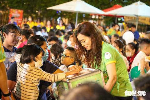 Đông đảo nghệ sĩ đồng hành cùng hành trình 10 năm giữ lửa 'Gắn kết yêu thương' - Ảnh 2. Đông đảo nghệ sĩ đồng hành cùng hành trình 10 năm giữ lửa 'Gắn kết yêu thương' - Ảnh 2.