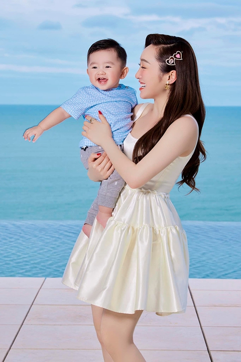 Ảnh vui sao Việt 11-1: Đàm Vĩnh Hưng ngỡ ngàng khi thấy chuối khủng - Ảnh 8. Ảnh vui sao Việt 11-1: Đàm Vĩnh Hưng ngỡ ngàng khi thấy chuối khủng - Ảnh 8.
