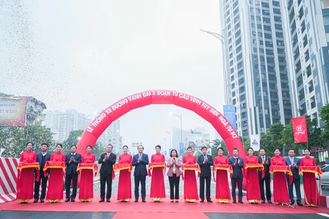 Hà Nội: Đường vành đai 2 trên cao chính thức thông xe, những loại xe nào được đi? - Ảnh 1. Hà Nội: Đường vành đai 2 trên cao chính thức thông xe, những loại xe nào được đi? - Ảnh 1.