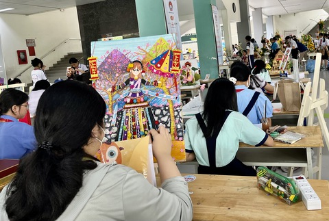 Mãn nhãn với những màn khéo tay đỉnh cao của học sinh THCS tại TP.HCM - Ảnh 5. Mãn nhãn với những màn khéo tay đỉnh cao của học sinh THCS tại TP.HCM - Ảnh 5.