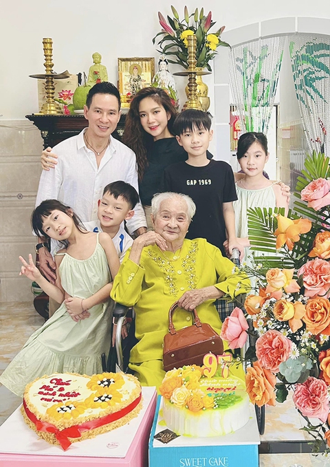 Ảnh vui sao Việt 11-1: Đàm Vĩnh Hưng ngỡ ngàng khi thấy chuối khủng - Ảnh 12. Ảnh vui sao Việt 11-1: Đàm Vĩnh Hưng ngỡ ngàng khi thấy chuối khủng - Ảnh 12.