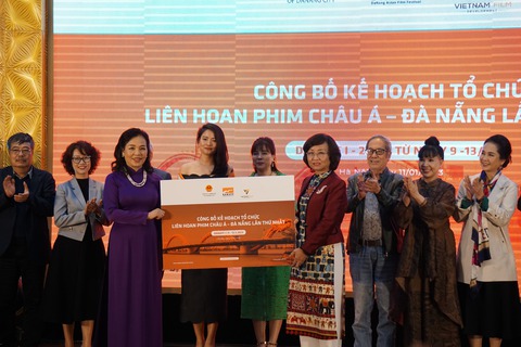 Nguyên cục trưởng Cục Điện ảnh Ngô Phương Lan nhận Huân chương Lao động hạng nhì - Ảnh 3.