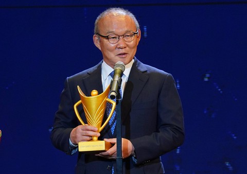 Ông Park Hang Seo là HLV nước ngoài xuất sắc nhất Cúp chiến thắng 2022 - Ảnh 1. Ông Park Hang Seo là HLV nước ngoài xuất sắc nhất Cúp chiến thắng 2022 - Ảnh 1.