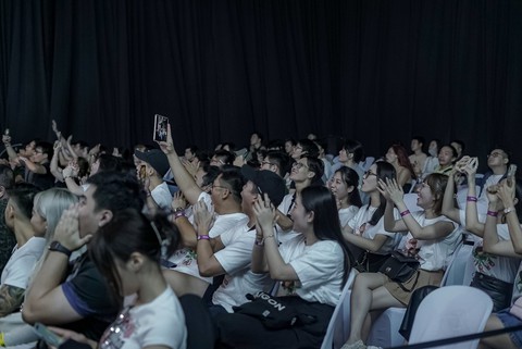 Võ sĩ boxing vô địch WBA châu Á Hữu Toàn ‘so găng’ cùng robot - Ảnh 4. Võ sĩ boxing vô địch WBA châu Á Hữu Toàn ‘so găng’ cùng robot - Ảnh 4.