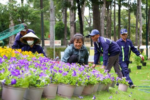 Tất bật chuẩn bị Hội hoa xuân Quý Mão 2023 ở công viên Tao Đàn - Ảnh 6. Tất bật chuẩn bị Hội hoa xuân Quý Mão 2023 ở công viên Tao Đàn - Ảnh 6.