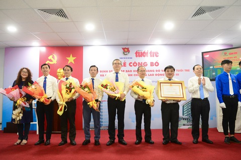 Khăn Quàng Đỏ chính thức sáp nhập báo Tuổi Trẻ - Ảnh 1. Khăn Quàng Đỏ chính thức sáp nhập báo Tuổi Trẻ - Ảnh 1.