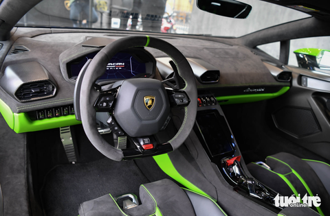 Lamborghini Huracan Tecnica giá từ 19 tỉ đồng trên phố Hà Nội - Ảnh 4. Lamborghini Huracan Tecnica giá từ 19 tỉ đồng trên phố Hà Nội - Ảnh 4.