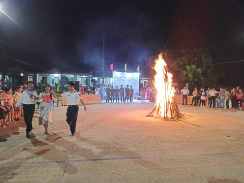 Vùng Cảnh sát biển 4 tổ chức ‘Tết hải đảo’ cho quân dân biển Tây Nam - Ảnh 5. Vùng Cảnh sát biển 4 tổ chức ‘Tết hải đảo’ cho quân dân biển Tây Nam - Ảnh 5.