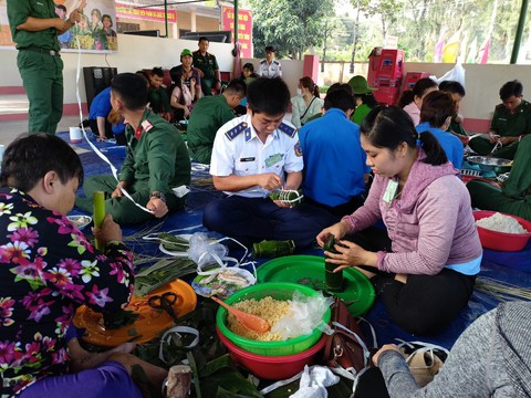 Vùng Cảnh sát biển 4 tổ chức ‘Tết hải đảo’ cho quân dân biển Tây Nam - Ảnh 6. Vùng Cảnh sát biển 4 tổ chức ‘Tết hải đảo’ cho quân dân biển Tây Nam - Ảnh 6.