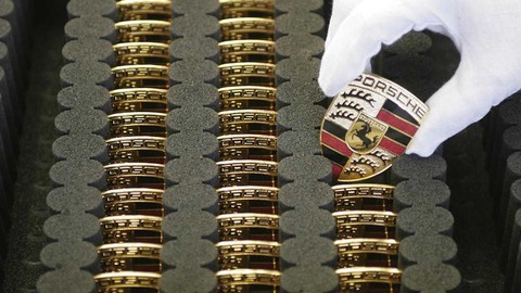 Nhìn lại lịch sử huy hiệu Porsche - trang bị ra đời từ một bữa ăn - Ảnh 1. Nhìn lại lịch sử huy hiệu Porsche - trang bị ra đời từ một bữa ăn - Ảnh 1.