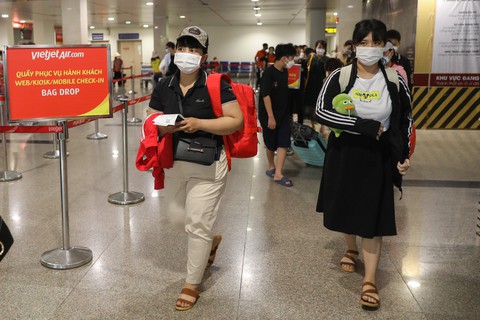 Vietjet chở miễn phí trẻ mồ côi do COVID-19 về nhà ăn Tết - Ảnh 1. Vietjet chở miễn phí trẻ mồ côi do COVID-19 về nhà ăn Tết - Ảnh 1.