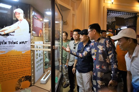 Bốn nhà sưu tập trẻ thu hút công chúng với gần 200 cổ vật ‘Thanh ngoạn’ - Ảnh 2. Bốn nhà sưu tập trẻ thu hút công chúng với gần 200 cổ vật ‘Thanh ngoạn’ - Ảnh 2.