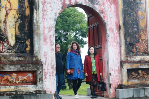 TS Amandine Dabat: Tôi muốn mọi người biết về vua Hàm Nghi như một nghệ sĩ - Ảnh 1. TS Amandine Dabat: Tôi muốn mọi người biết về vua Hàm Nghi như một nghệ sĩ - Ảnh 1.