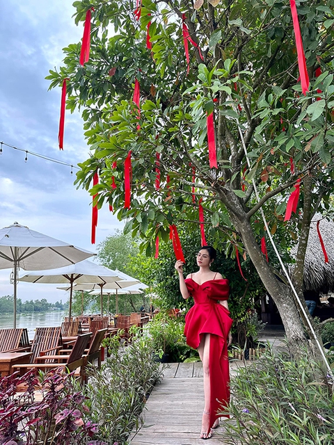 Ảnh vui sao Việt 12-1: Hoa hậu Ngọc Hân khen HLV Park vui tính - Ảnh 4. Ảnh vui sao Việt 12-1: Hoa hậu Ngọc Hân khen HLV Park vui tính - Ảnh 4.