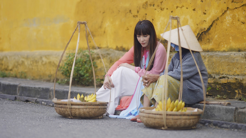 Chơi lớn như Thanh Hà, về quê cùng Phương Uyên cho ra 5 MV Tết - Ảnh 2. Chơi lớn như Thanh Hà, về quê cùng Phương Uyên cho ra 5 MV Tết - Ảnh 2.