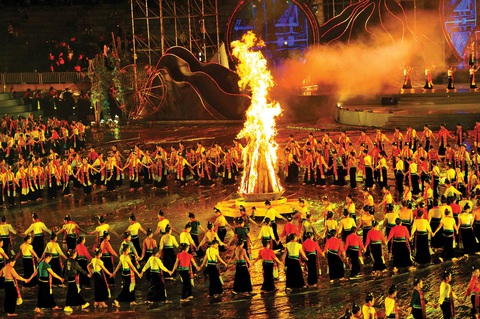 Nguyễn Á và mùa xuân về miền di sản - Ảnh 1. Nguyễn Á và mùa xuân về miền di sản - Ảnh 1.