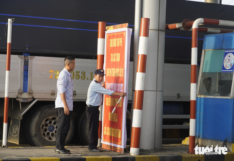 Quốc lộ 51 tạm dừng thu phí: Tài xế vui mừng, có người không biết - Ảnh 1. Quốc lộ 51 tạm dừng thu phí: Tài xế vui mừng, có người không biết - Ảnh 1.