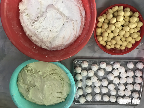 Cả xóm cùng nấu chè trôi nước dịp tiễn ông Táo - Ảnh 4. Cả xóm cùng nấu chè trôi nước dịp tiễn ông Táo - Ảnh 4.