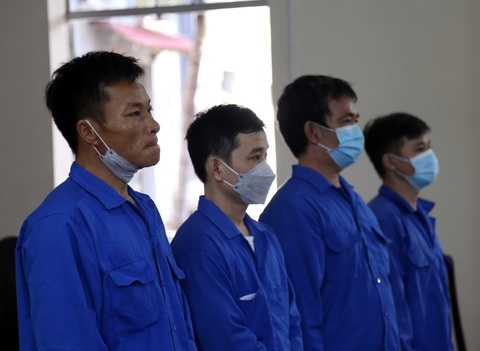 Bốn người sản xuất xăng giả lãnh 31 năm tù - Ảnh 3. Bốn người sản xuất xăng giả lãnh 31 năm tù - Ảnh 3.