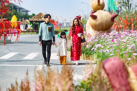 Khai mạc đường hoa Home Hanoi Xuan 2023 và hội chợ 'Happy Tết' - Ảnh 4. Khai mạc đường hoa Home Hanoi Xuan 2023 và hội chợ 'Happy Tết' - Ảnh 4.