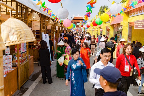 Khai mạc đường hoa Home Hanoi Xuan 2023 và hội chợ 'Happy Tết' - Ảnh 3. Khai mạc đường hoa Home Hanoi Xuan 2023 và hội chợ 'Happy Tết' - Ảnh 3.