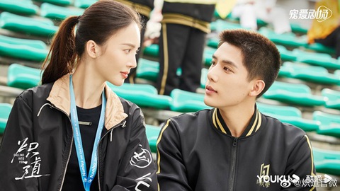 Xem Kim Thần quyến rũ, chín chắn cua cậu em ngô nghê Vương An Vũ trong Con đường rực lửa ra sao - Ảnh 1. Xem Kim Thần quyến rũ, chín chắn cua cậu em ngô nghê Vương An Vũ trong Con đường rực lửa ra sao - Ảnh 1.