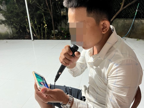 Cuối năm rền rĩ 'Đắp mộ cuộc tình' - Kỳ 3: Hát cho vui đời và cho... bể tai hàng xóm - Ảnh 1. Cuối năm rền rĩ 'Đắp mộ cuộc tình' - Kỳ 3: Hát cho vui đời và cho... bể tai hàng xóm - Ảnh 1.