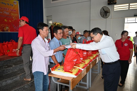 Vedan Việt Nam trao 1.000 phần quà Tết cho người dân có hoàn cảnh khó khăn - Ảnh 1. Vedan Việt Nam trao 1.000 phần quà Tết cho người dân có hoàn cảnh khó khăn - Ảnh 1.