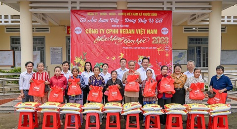 Vedan Việt Nam trao 1.000 phần quà Tết cho người dân có hoàn cảnh khó khăn - Ảnh 3. Vedan Việt Nam trao 1.000 phần quà Tết cho người dân có hoàn cảnh khó khăn - Ảnh 3.