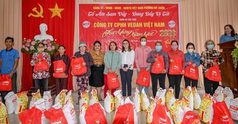 Vedan Việt Nam trao 1.000 phần quà Tết cho người dân có hoàn cảnh khó khăn - Ảnh 4. Vedan Việt Nam trao 1.000 phần quà Tết cho người dân có hoàn cảnh khó khăn - Ảnh 4.